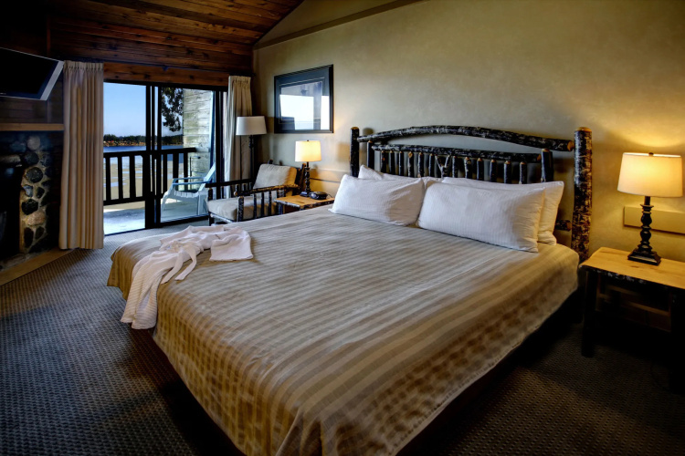 Tigh-Na-Mara Seaside Spa Resort