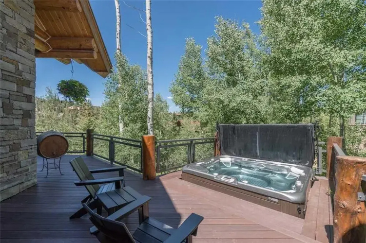 Slopeside Lodge