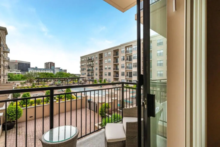 1BR Executive Suite With Pool, Gym & Fast Wi-Fi By ENVITAE