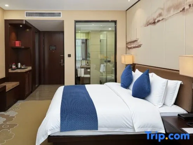 Standard Double room with city view