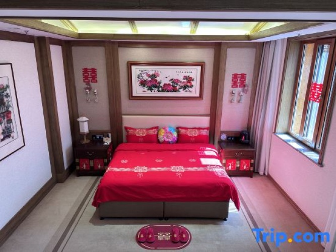 Deluxe Suite with garden view