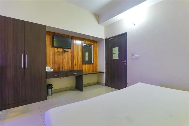 FabHotel Silver Grand By Shelter