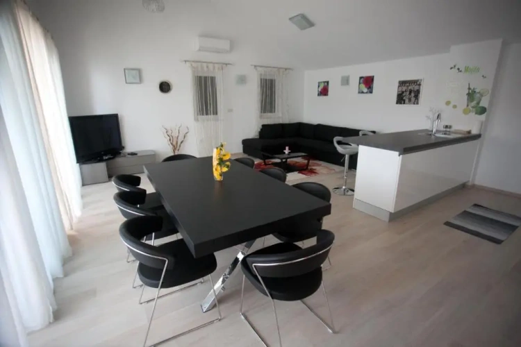 2 Bedrooms Luxury Penthouse Apartment