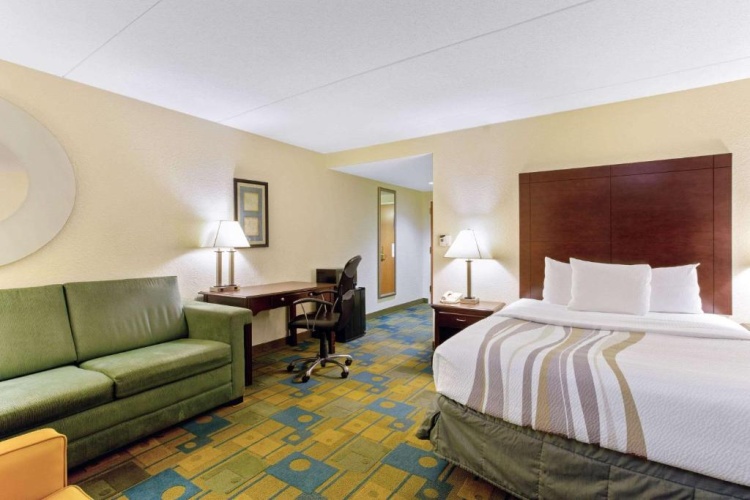 1 Bedroom Deluxe Double Suite with kitchenette