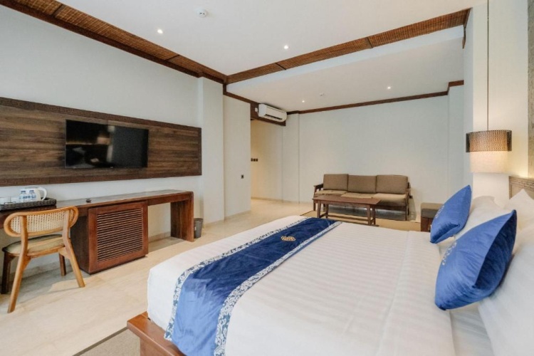 Double Suite with pool view