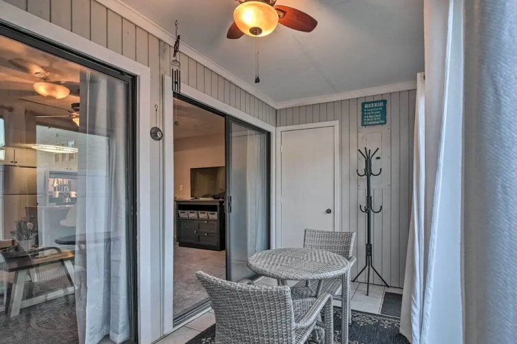 2 Mi to Surfside Beach: Condo w/ Community Pool!