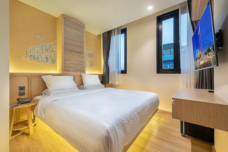 Phra Nakhon Poshtel