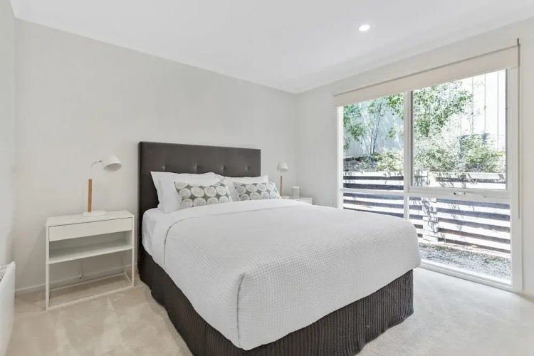 Clifftop Coastal Sanctuary With Panoramic Views