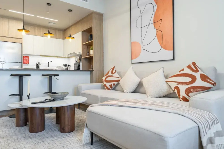 Chic Modern Studio Apartment for 2 in JVC