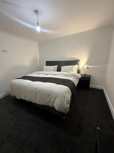 House-sleeps8-parking-garden