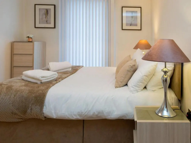 Central Tower Bridge Apartment