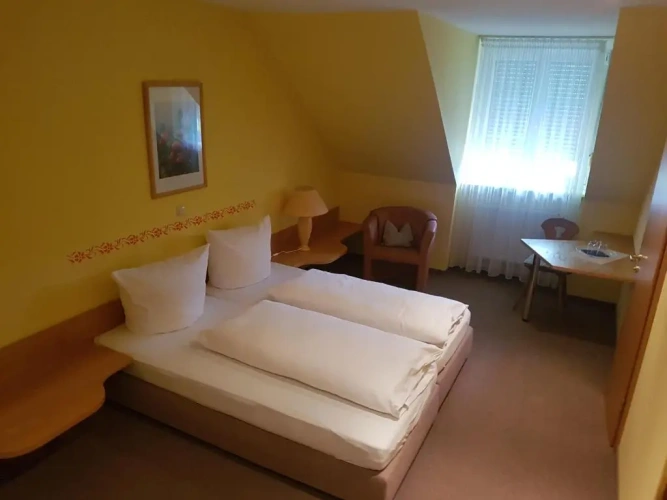 Standard Triple room