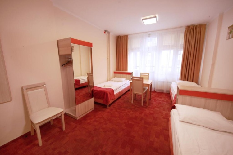 Standard Triple room