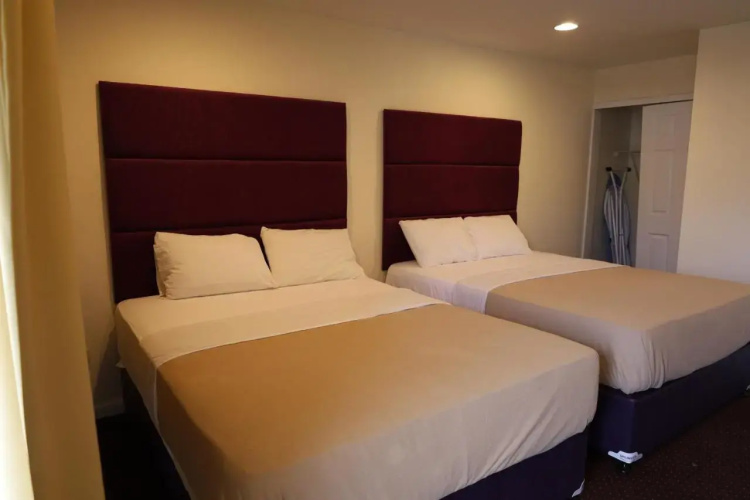 The Warwick Motel and Suites