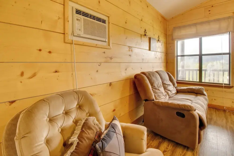 Close to River & Hiking: Cabin in Mountain View