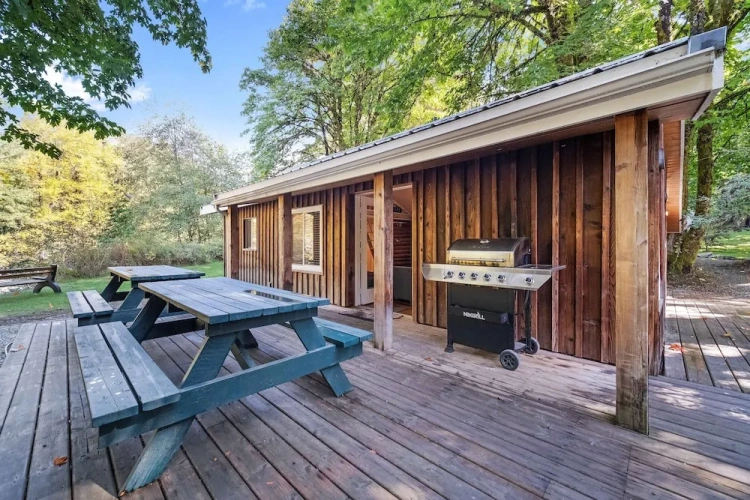 3 Bedrooms Family Chalet with river view