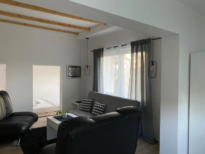 Ravne Rest House