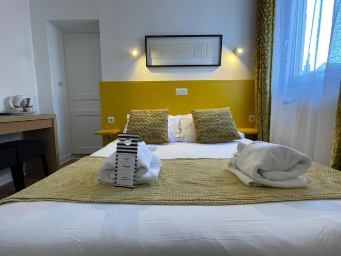 Standard Double Club room with view