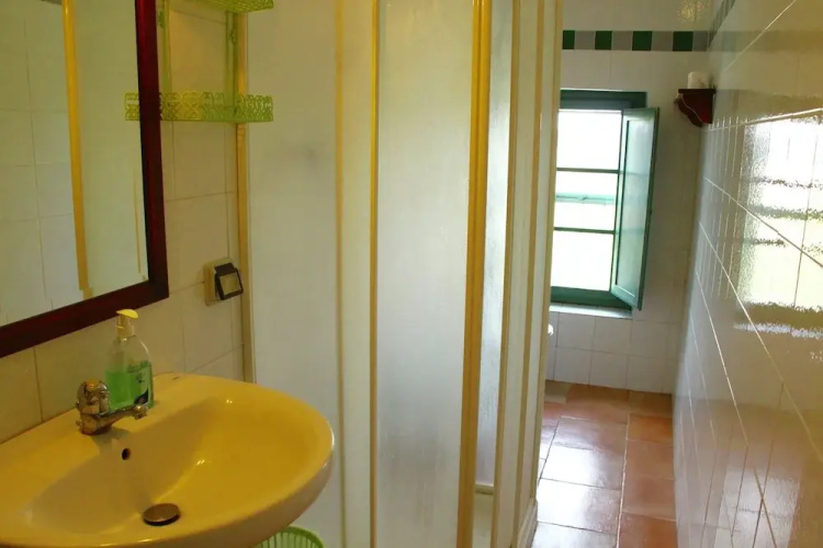 Apartment in Guasticce With Shared Pool