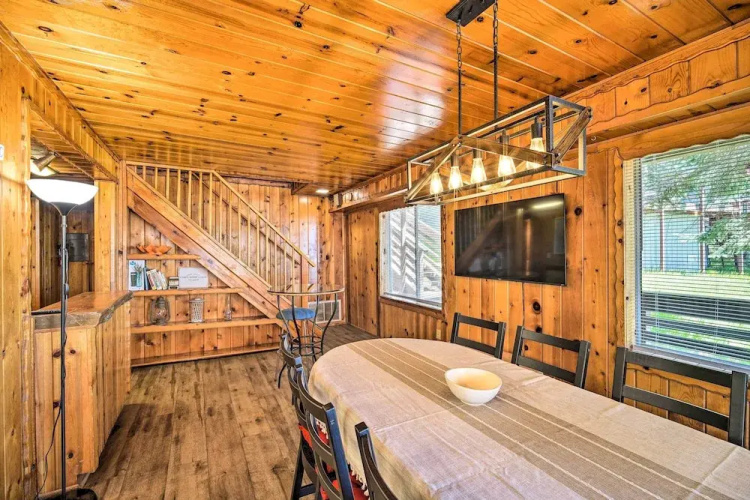 Running Springs Cabin w/ Large Deck + View!