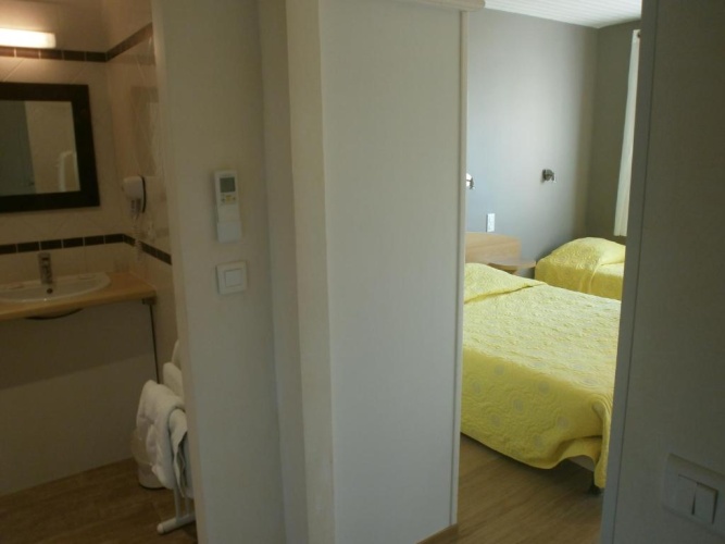 Standard Triple room