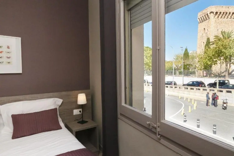 Standard Triple room