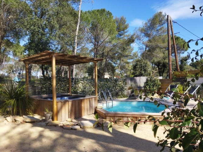 2 Bedrooms Villa