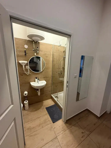 Bright 1BR Apt Near Top Vienna Sights