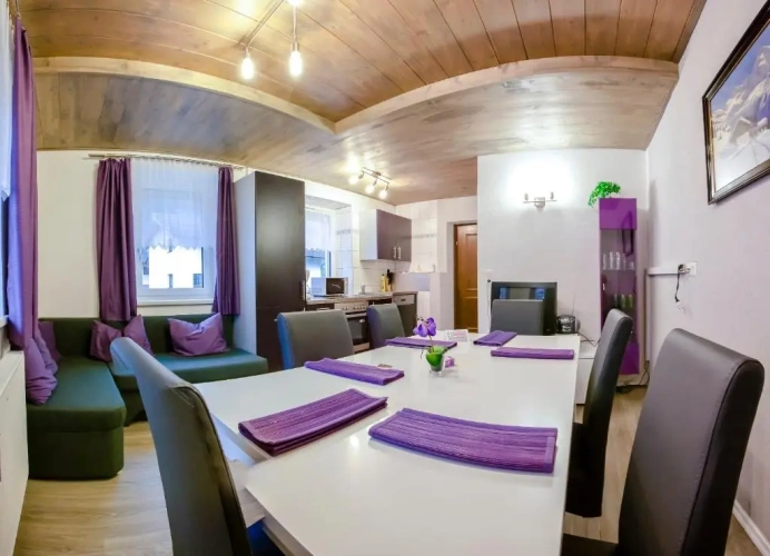 3 Bedrooms Apartment