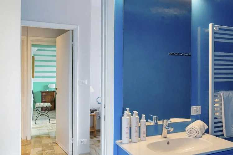 4 Bedrooms Apartment