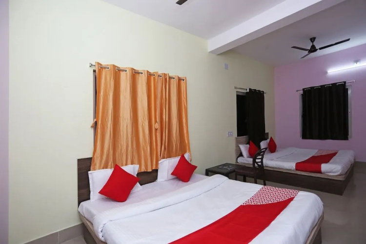 OYO 27734 Hotel Savasi