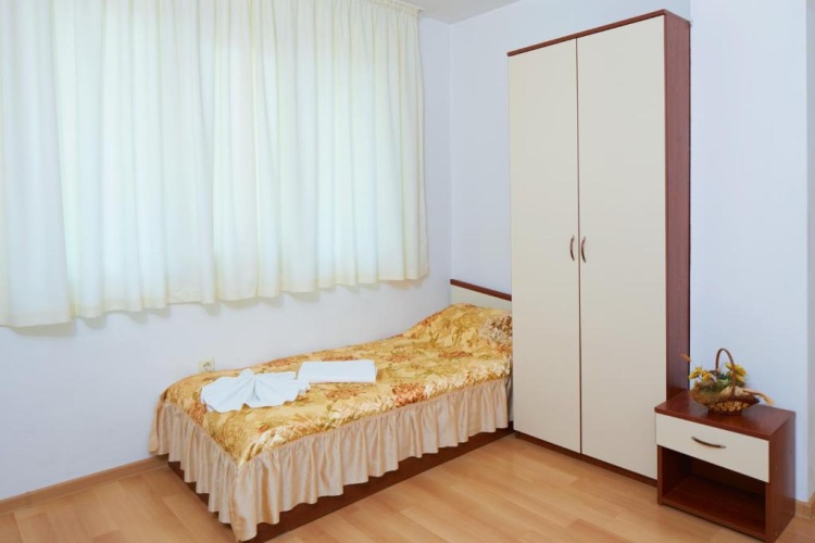 Standard Triple room with sea view