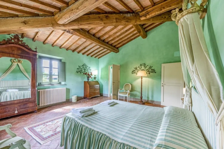 4 Bedrooms Family Villa