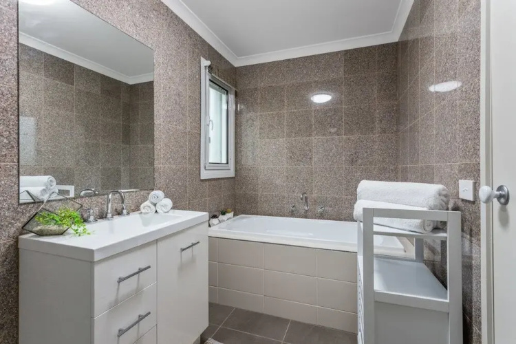 Serviced Houses - Bulla Hill