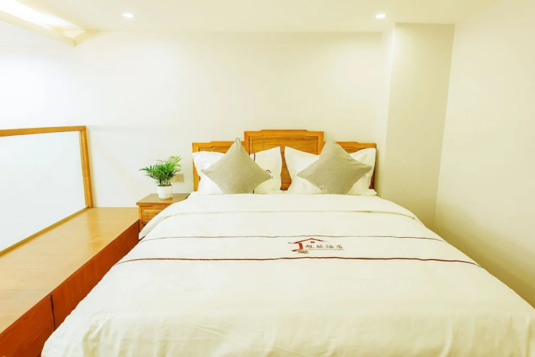 Qingcheng Sunrise Sailing Hotel