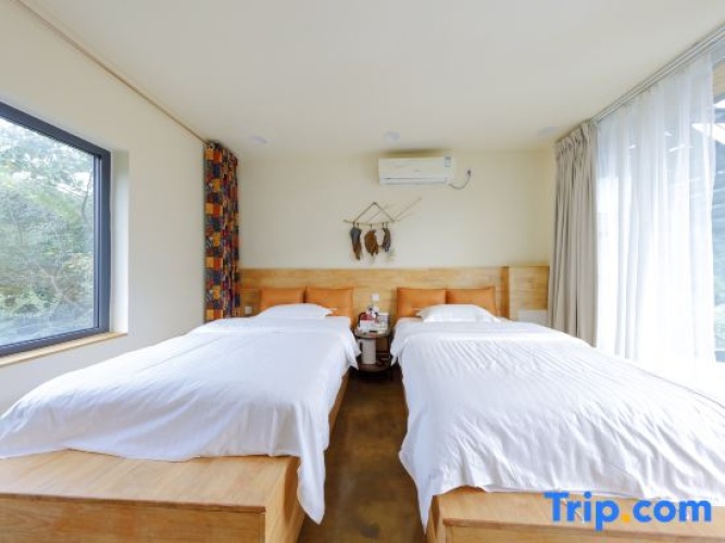 Standard Twin room with mountain view