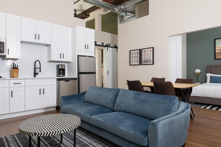 2 Bedrooms Apartment