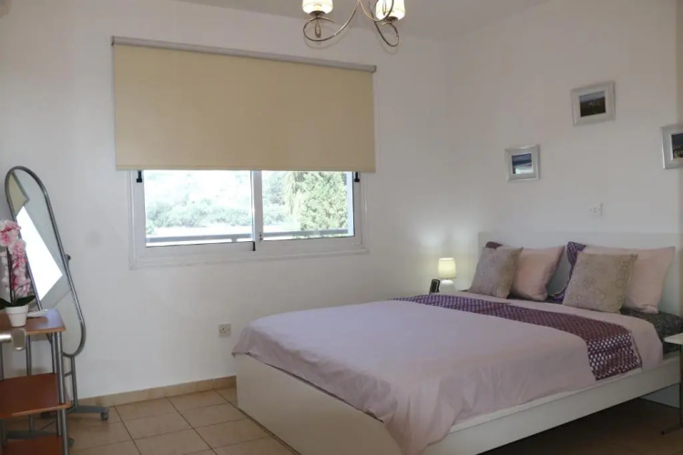 Sunset apartment with pool & 10 mins to Venus beach