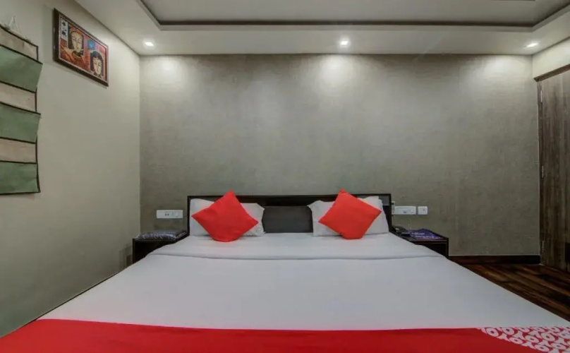 Crystal Studio by OYO Rooms