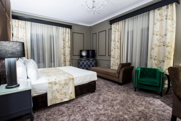 Peninsula Boutique Hotel