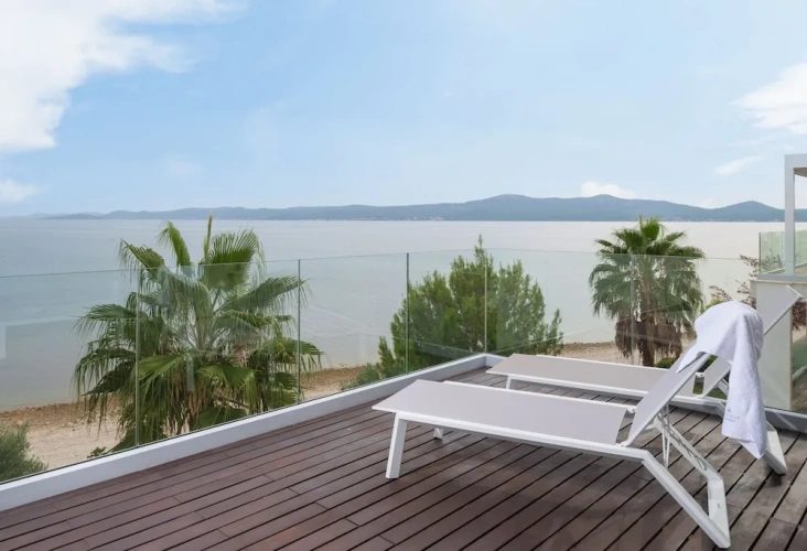 3 Bedrooms Luxury Apartment with sea view