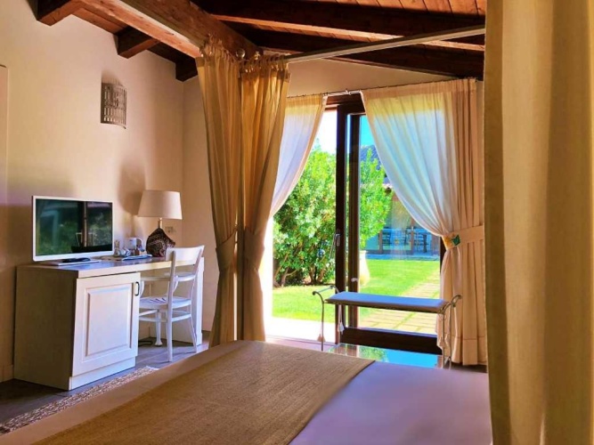 Suite with garden view
