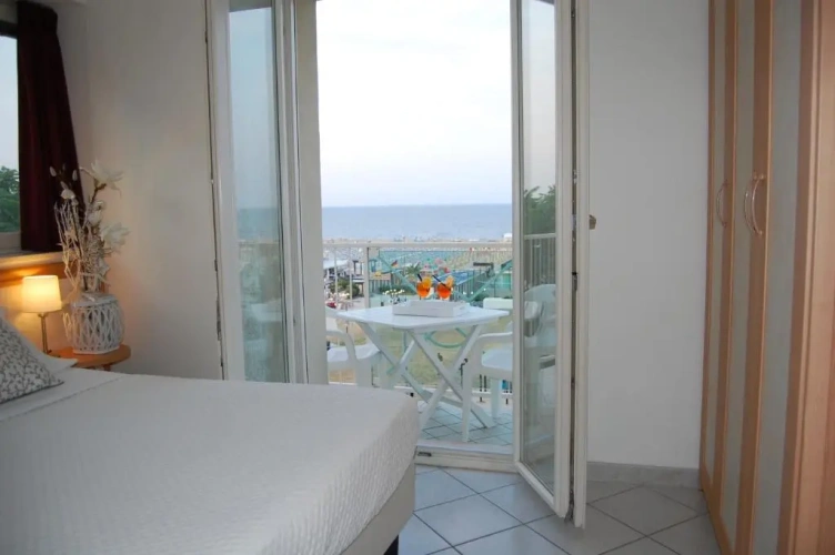 Standard Quadruple room with sea view