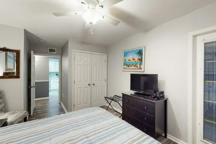 Colony Club E1