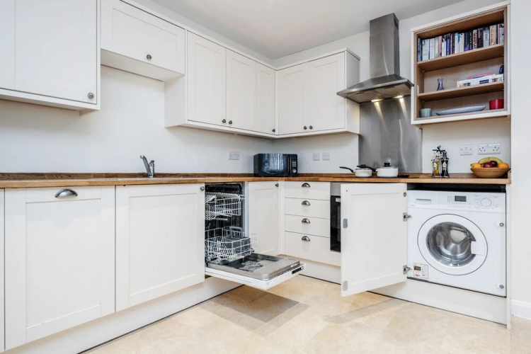 Real - Queens Serviced Apartments