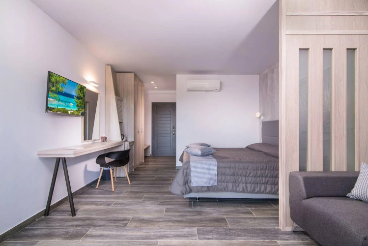 Lagomandra Beach & Suites