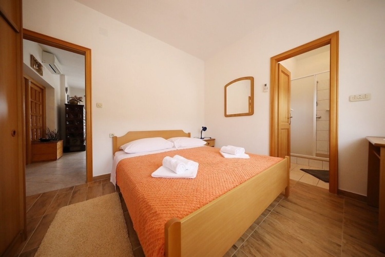 3 Bedrooms Apartment