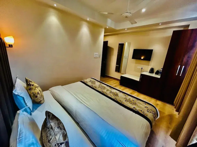 Grand Pinnacle Lucknow