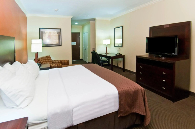 Wyndham Lake Charles Hotel