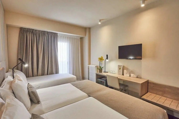 Standard Triple room with balcony